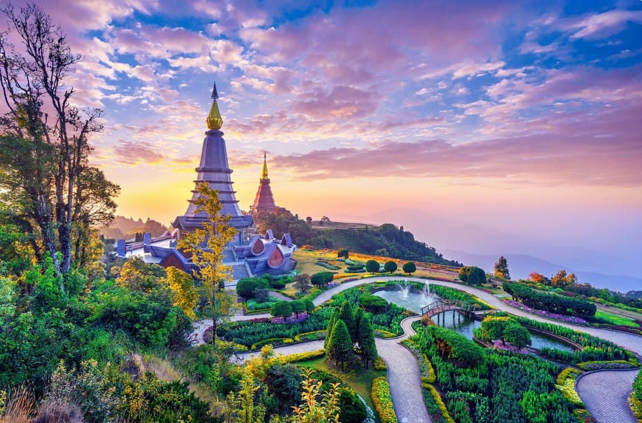 pagode-repere-dans-parc-national-doi-inthanon-chiang-mai-thailande